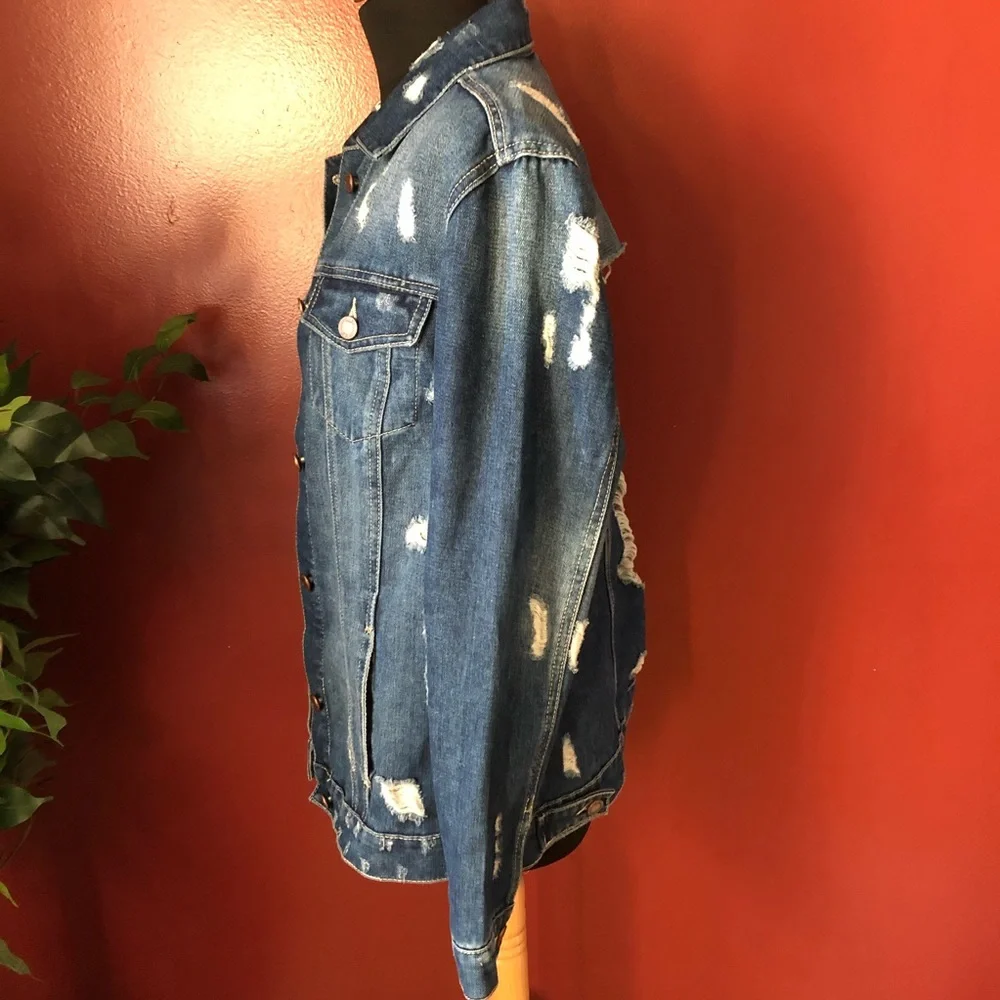NWT Boom Boom Jeans Distressed Denim Jacket Medium‎
